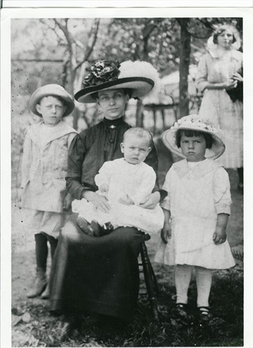 My Mother's Grand Mother, Elsie May Harren Cartwright, is the baby in this photo.